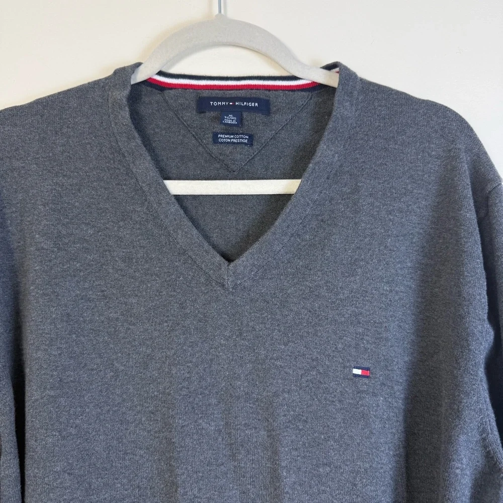 Tommy Hilfiger Men's V-Neck Sweater in‎ Charcoal Gray XL Knitwear Warm Cotton